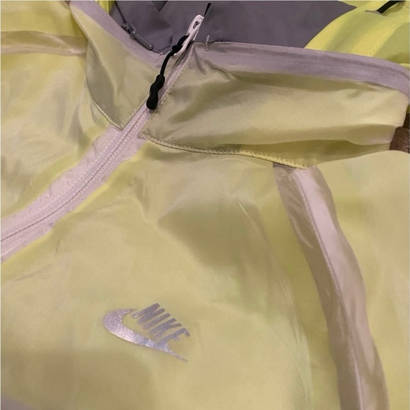 RARE Nike “Track & Field” Windrunner Jacket - Size Large - Picture 4 of 4